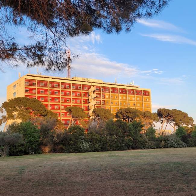 Visuel du bâtiment du Centre Hospitalier de Arles